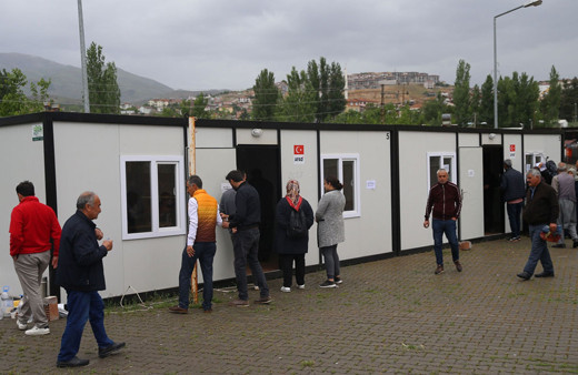 Hatay’da hüzünlü seçim! Sandık başında duygu dolu anlar