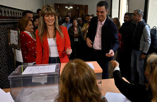 İspanya'da halk yerel seçimler için sandık başına gitti