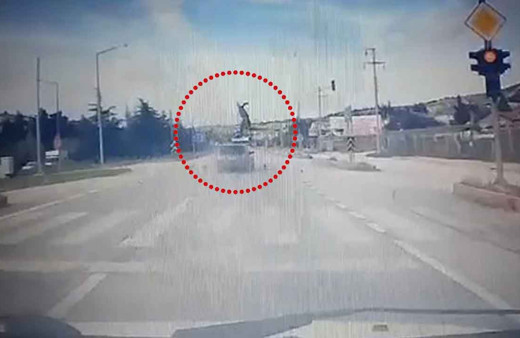 Burdur’da motosiklet sürücüsünün öldüğü kaza araç kamerasına yansıdı