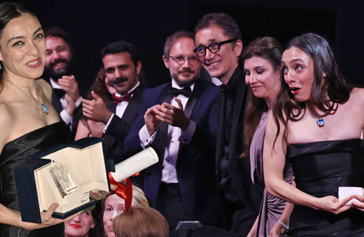 Merve Dizdar Cannes Film Festivali'ne 'En İyi Kadın Oyuncu' ödülü aldı! Merve Dizdar'ın konuşması olay oldu