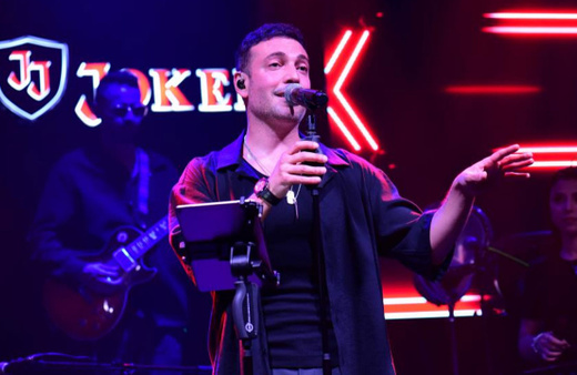 Oğuzhan Koç memleketi Bursa'da sahne aldı