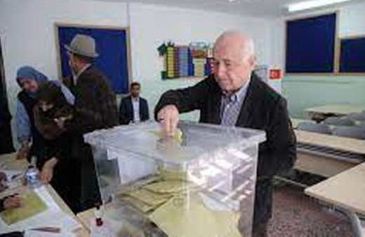 Eski TBMM Başkanı Cemil Çiçek oyunu kullandı