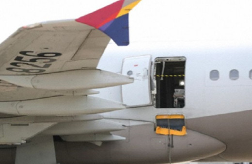 Asiana Airlines, uçağın kapısının açılmasının ardından acil çıkış koltuklarına bilet satışını durdurdu