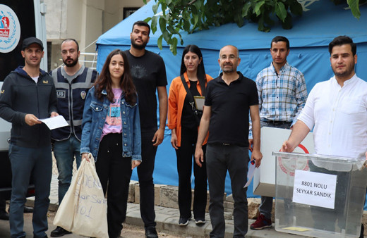 Türkiye seçimini yapıyor! Seyyar sandıklarlar seçmenin ayağına gitti