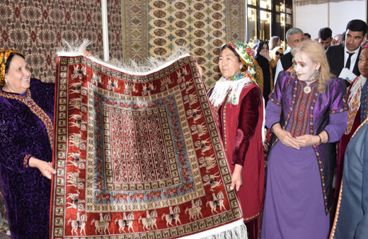 Türkmenistan'da "Halı Bayramı" kutlandı