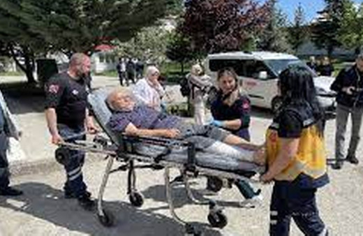 Kocaeli, Bolu ve Karabük'te engelli ve hasta seçmenler sandıklara götürüldü