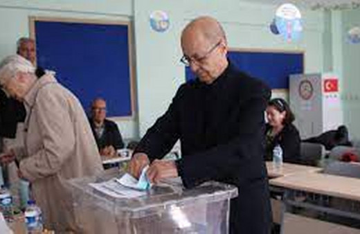 10. Cumhurbaşkanı Ahmet Necdet Sezer, Ankara'da oyunu kullandı