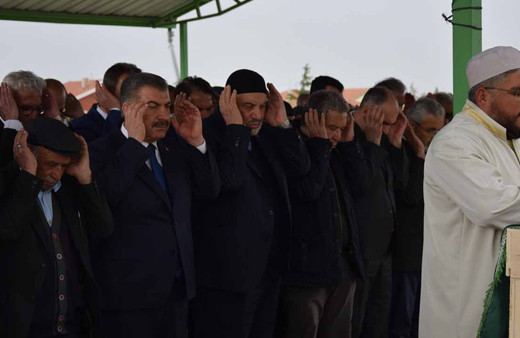 Sağlık Bakanı Fahrettin Koca'nın acı günü! Anneannesi Sultan Yaylalı son yolculuğuna uğurlandı