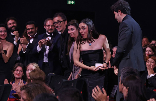 Konuşması ödül törenine damga vurmuştu! Merve Dizdar eleştirilere cevap verdi: "Kadın olmanın ne kadar zor olduğunu..."