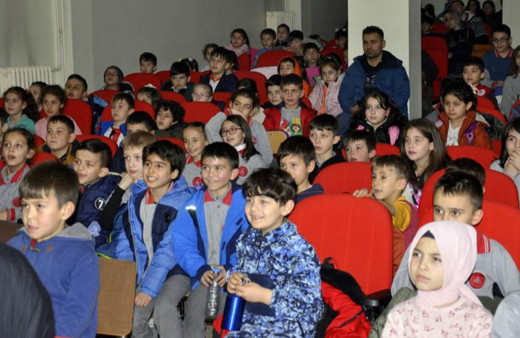 Sinop’ta köylerde yaşayan 5 bin çocuk tiyatroyla buluştu