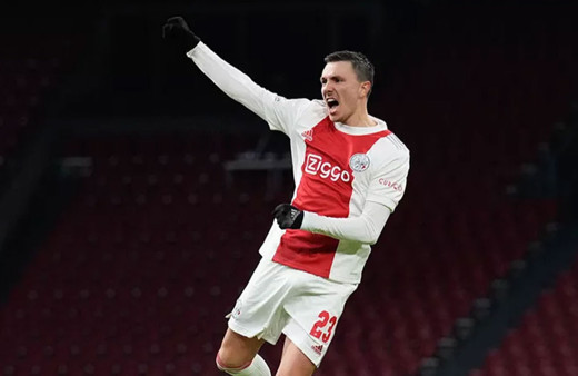Taraftara fiziksel şiddette bulunan Ajaxlı futbolcu Steven Berghuis, özür diledi