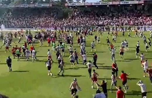 Hamburg taraftarının şampiyonluk kutlaması öfkeye dönüştü