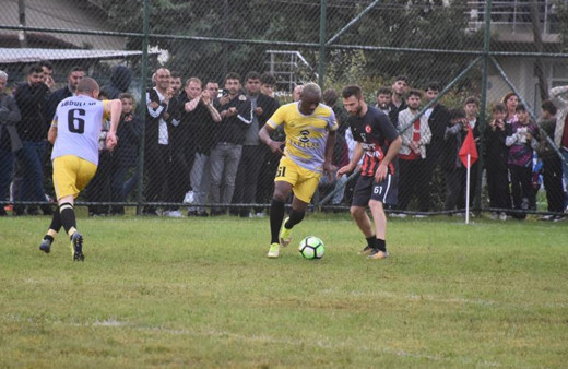 Eski Trabzonsporlu futbolcu İbrahim Yattara bu etkinlikte forma giydi