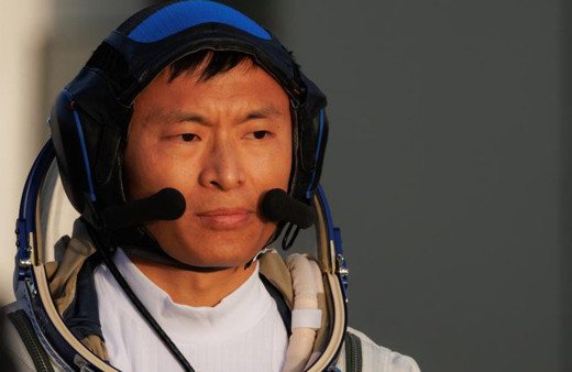 Çin, uzaya ilk sivil astronotu gönderdi