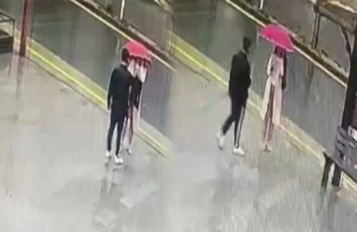 Telefon dolandırıcılarının tuzağına düşen kadın para dolu poşeti böyle verdi