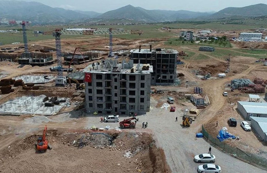 Depremin yıktığı Malatya'da afet konutları yükseliyor