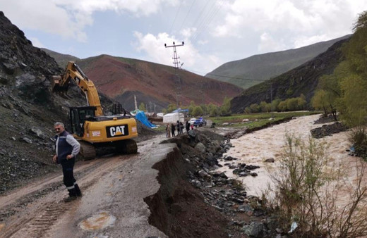 Erzurum'da sağanak yağış derelerin taşmasına neden oldu