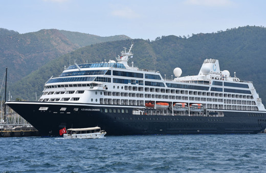 Marmaris'e lüks kruvaziyerle 613 turist geldi