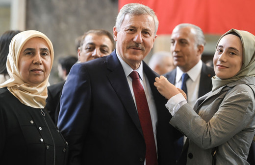 Flaş haber! 10 milletvekili CHP'den istifa etti! Ahmet Davutoğlu yemin törenini bekleyemedi