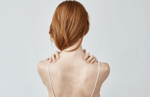 Skolyoz riskine karşı düzenli kontrol şart. Sakın ihmal etmeyin!