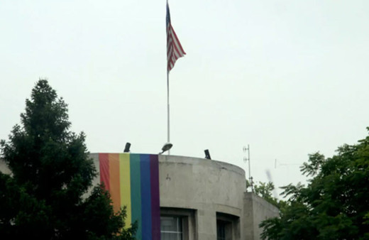 ABD Büyükelçiliğinden skandal: LGBT bayrağı astılar!