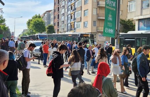 Üsküdar-Çekmeköy metrosundaki arıza vatandaşı isyan ettirdi!