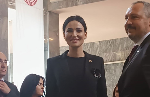 2006 Türkiye güzeli Seda Sarıbaş milletvekilliği kaydını yaptırdı