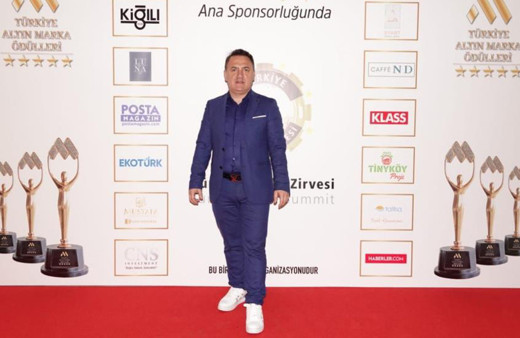 Ünlülerin organizatörü olarak biliniyor: 80 ödül alarak kırılması güç bir rekora imza attı