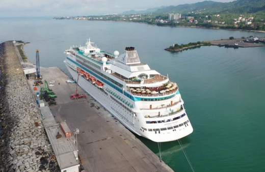 Ordu'da Ünye Limanı'na demirleyen kruvaziyerler turizmi hareketlendirdi