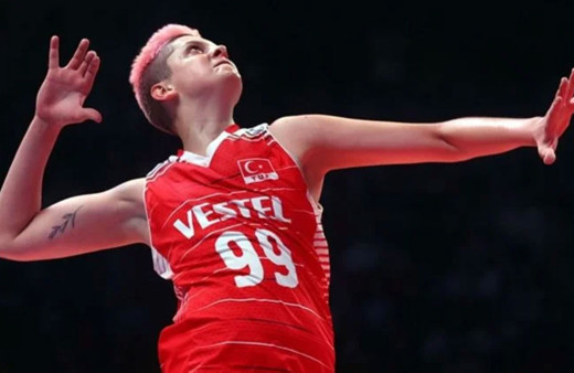 Milli voleybolcu Ebrar Karakurt, Lokomotiv Kaliningrad ile anlaştı