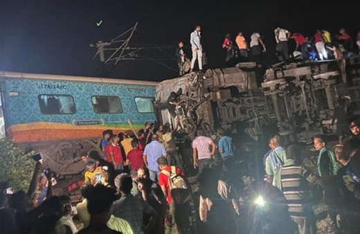 Hindistan'da katliam gibi kaza: 207 kişi ölü çok sayıda yaralı var!