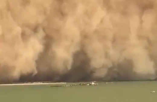 Adım adım yaklaştı görüntüler ürküttü! Gemi geçişleri askıya alındı