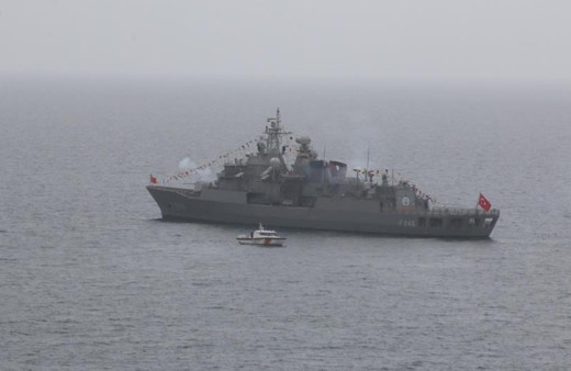 Erdoğan göreve başladı! Antalya'da 2 tane fırkateyn 101 pare top atışı gerçekleştirdi