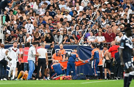 Bordeaux-Rodez maçı taraftarın futbolcuya saldırması nedeniyle tatil edildi!