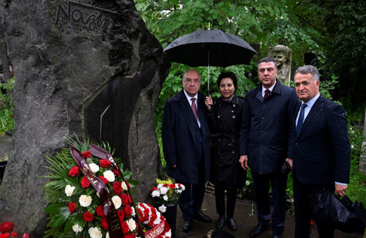 Nazım Hikmet ölümünün 60. yılında Moskova'daki mezarı başında anıldı