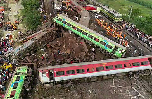 Hindistan'da durum çok kötü Türkiye'den taziye mesajı! Katliam gibi kazada ölü sayısı 288 oldu