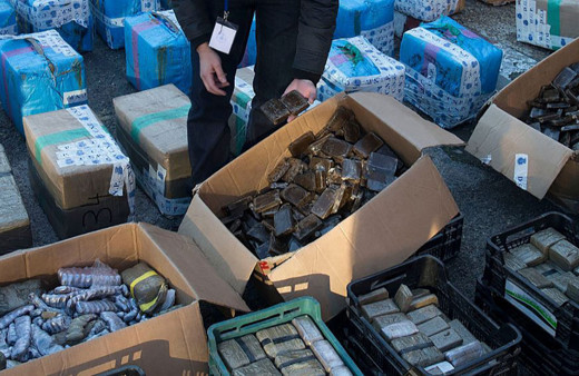 'Helal ürün' mağazasında 'eroin' satarken yakalandılar! 5 Türk Fransa'da gözaltında...