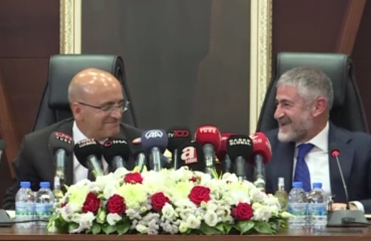 Nureddin Nebati görevi devrederken derin bir 'oh' çekti!