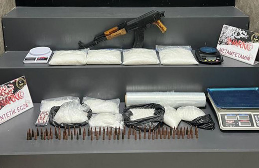 İzmir'de 6,5 kilogram sentetik uyuşturucu ele geçirildi, 2 kişi tutuklandı