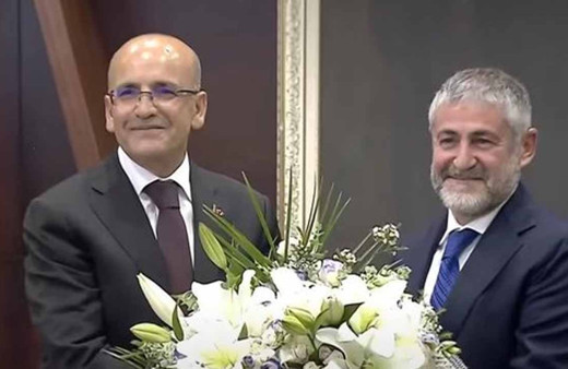 Hazine'de yeni dönem! Mehmet Şimşek, görevi Nureddin Nebati'den devraldı işte ilk sözleri...