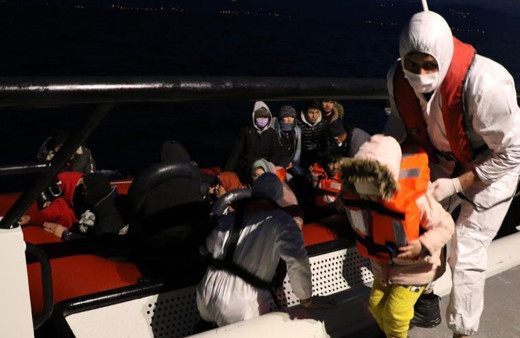 Sahil Güvenlik, ilk 5 ayda Çanakkale açıklarında 953 kaçak göçmen yakaladı