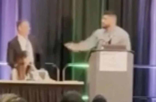 Bilimsel konferansta yaşandı! "Eşime ne yaptığını biliyorum" deyip doktoru tokatladı