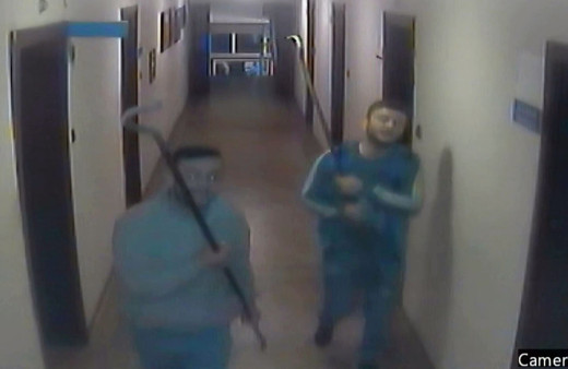 Levyelerle belediyenin kapılarını kırdılar, makama saldırdılar!