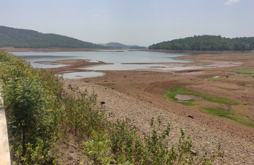 Hükümet yetkilisi suya düşen telefonunu bulmak için barajı boşalttırdı!