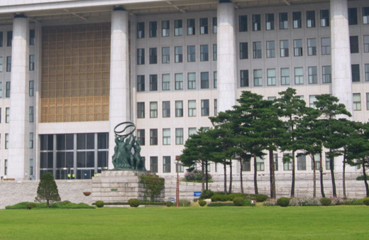 Polis, "rüşvet soruşturması" kapsamında meclise baskın düzenledi!