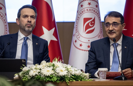 Enerji Bakanlığı'nda devir teslim töreni! Bakan Alparslan Bayraktar duygu dolu anlar yaşadı