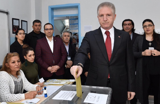 Davut Gül kimdir, aslen nereli İstanbul Valisi oldu! Davut Gül kiminle evli, eşi Gülden Gül kimdir?