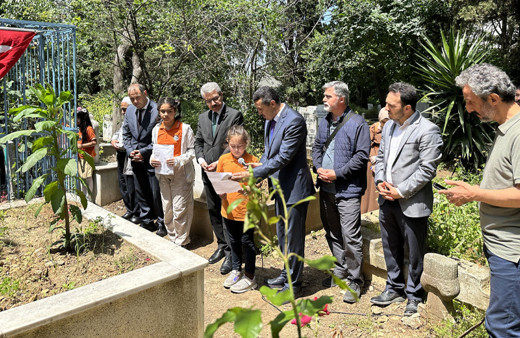 Şair ve yazar Cahit Zarifoğlu kabri başında anıldı