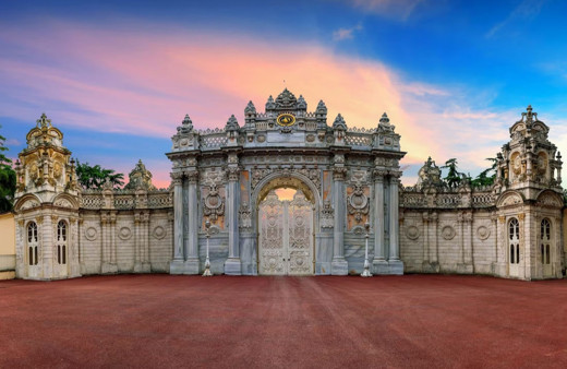 Dolmabahçe Sarayı'nın açılışının üzerinden 167 yıl geçti