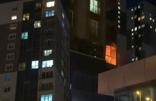 Doğalgaz açıp intihar etmek isteyen şahsı site sakinleri böyle dövdü